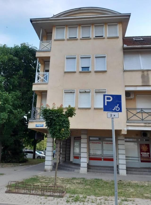 Neptun Apartman Hajdúszoboszló Zewnętrze zdjęcie
